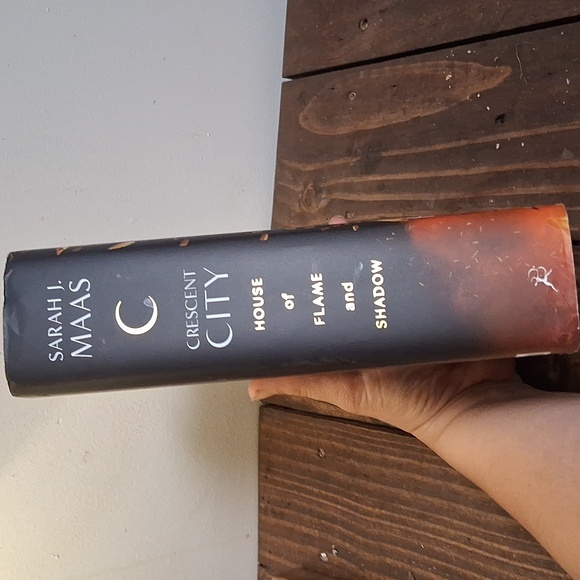 House of Flame and Shadow by Sarah J. Maas - Picture 3 of 3